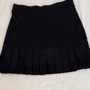 Lulu B Elegant Black Pleated Skort